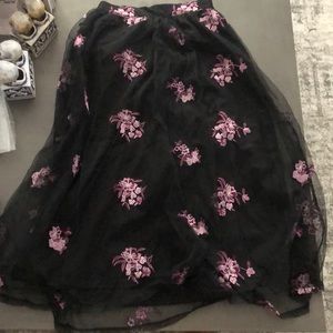 MIDI black tulle skirt with purple flowers